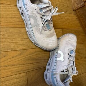 On Running Cloudmonsters